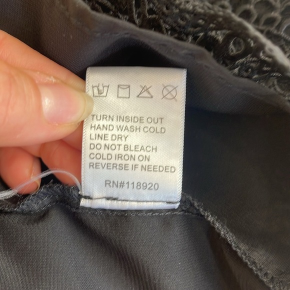 Scalloped Cut-out lace Top - Picture 8 of 8